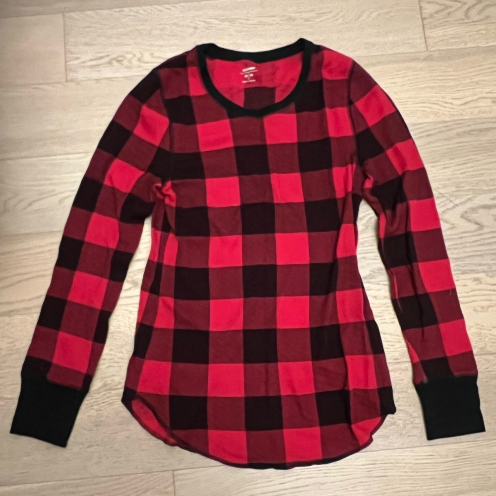 Old Navy Women’s Buffalo Plaid Waffle Knit Long Sleeve Crew Neck